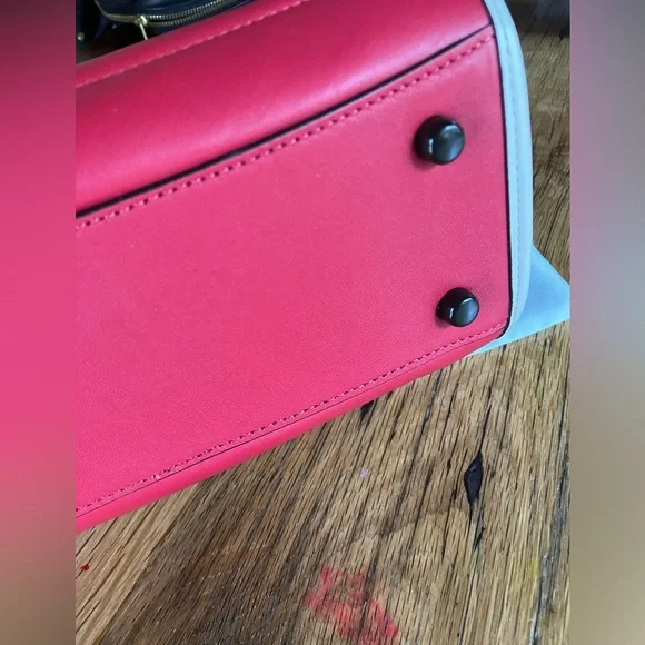 Coach Field Tote 22 With Colorblock Quilting And Coach Badge LIKE NEW - Picture 11 of 12